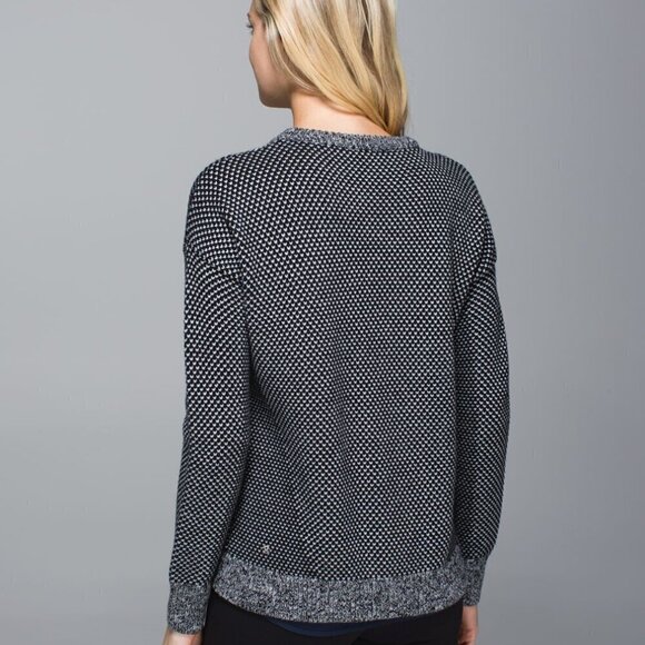 Lululemon Yogi Crew Sweater Black / Heathered Light Grey Size 6 - Picture 2 of 11